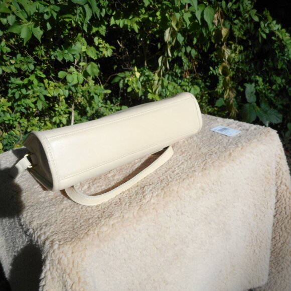 Vintage Coach Sutton Zip Bag 9814 NWOT, in Bone - Picture 10 of 11